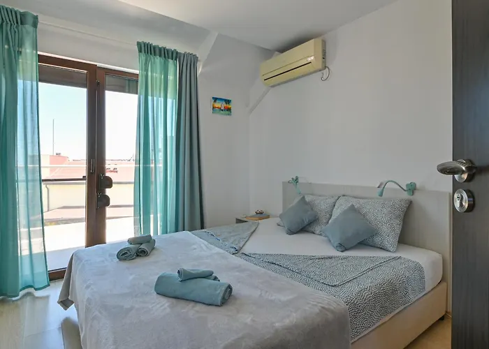 Апартамент Via Sunride - Twin Maisonette By The Sea *