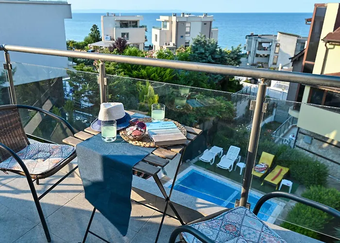 Апартамент Via Sunride - Twin Maisonette By The Sea *